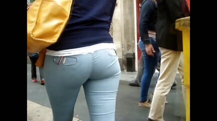 إنه رجل محظوظ ليتمكن من اللعب بتلك سكس اجنبي محارم امهات الأقدام.